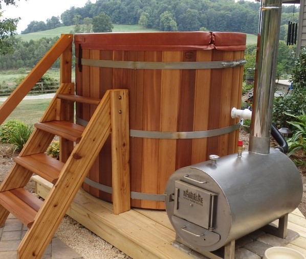 Wood hot tub with Chofu Heater